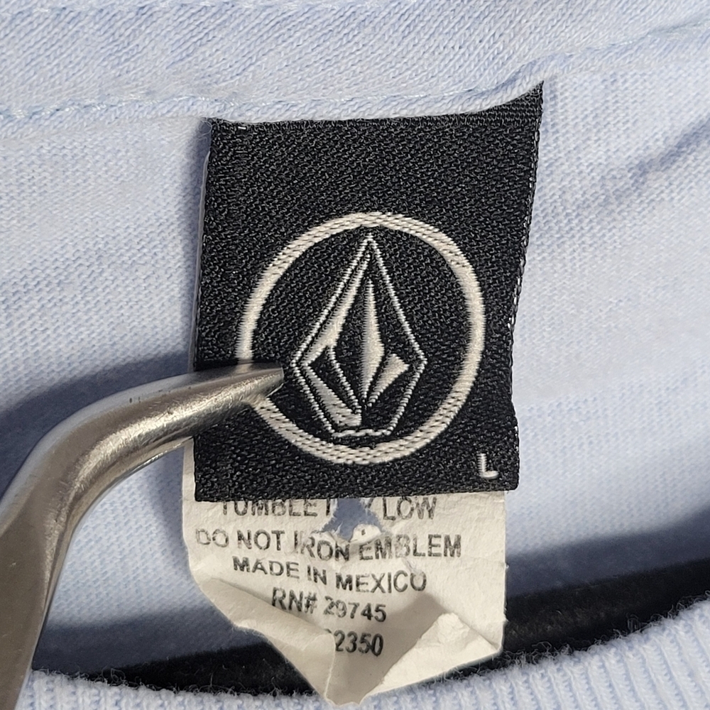 Vintage Y2K Volcom Graphic T-Shirt in Blue Size Large - Picture 4 of 4